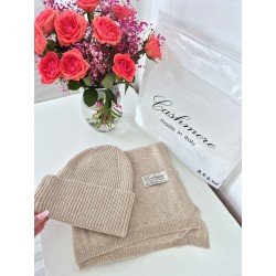 Komplet cashmere beżowy...