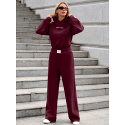 Bordowy komplet dresowy...